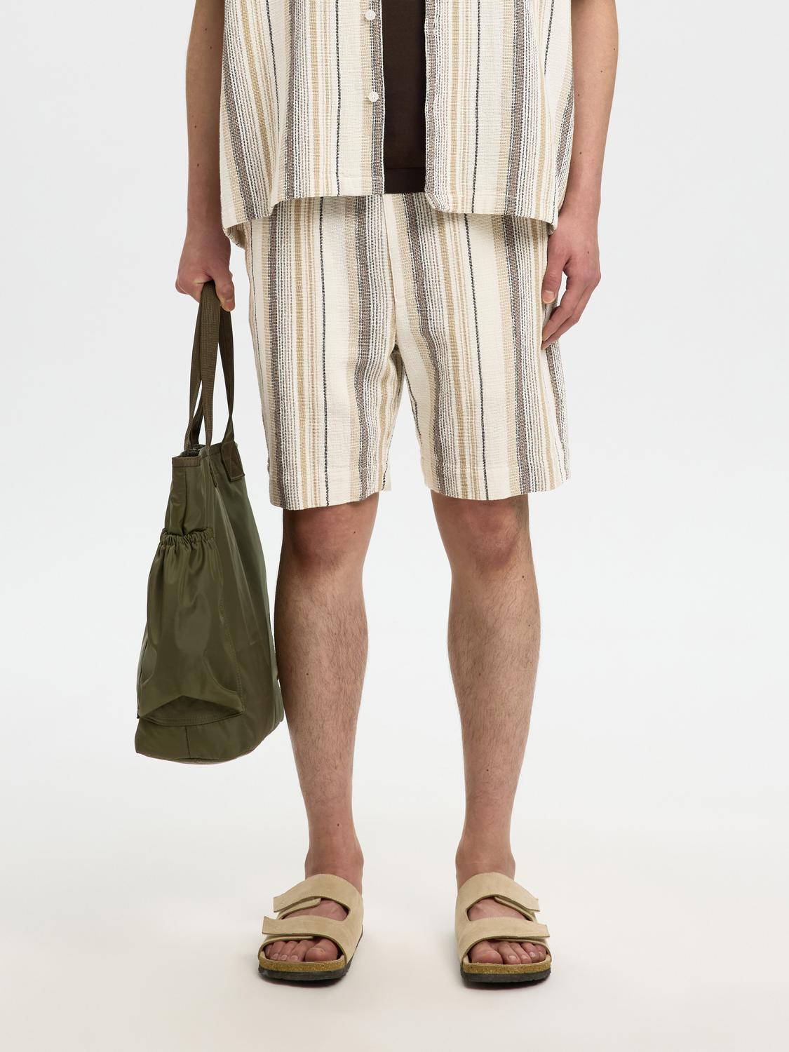 model_shot-front